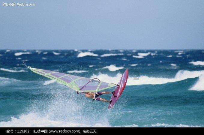 1月18日,黑龙江哈尔滨。“水浒好汉”现身哈尔滨中央大街,网友:山东上大分!